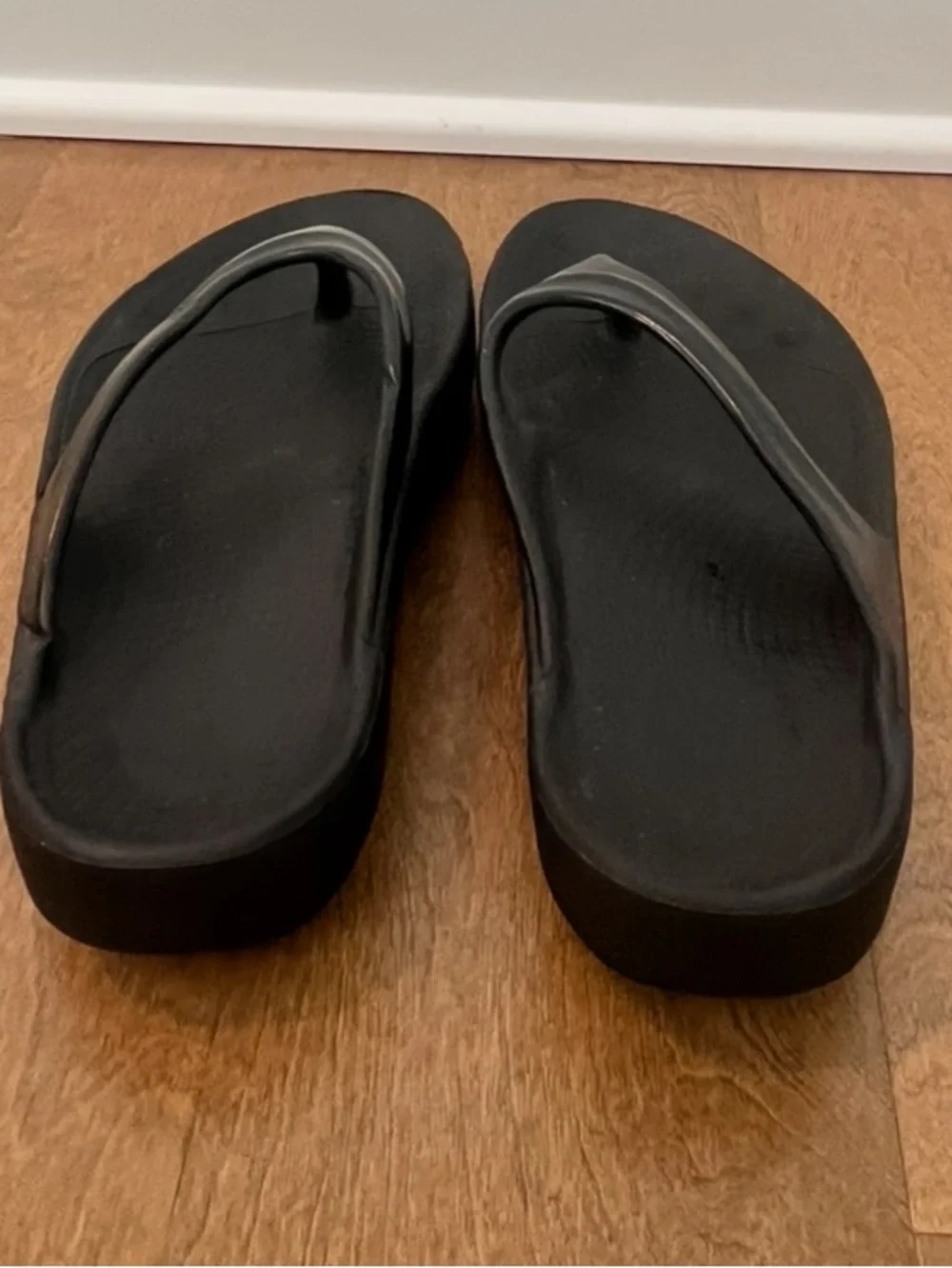 Oofos: Women’s Recovery Sandals Thong Black Size 7 Comfort Sandals